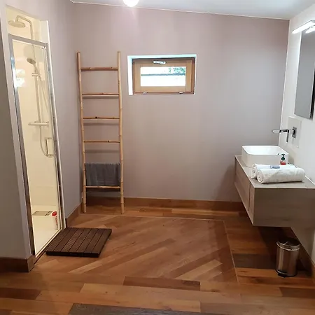 Maison Chaleureuse Avec Piscine Νιμ